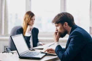 Jak prosić o wsparcie w zakresie zdrowia psychicznego w pracy – poradnik