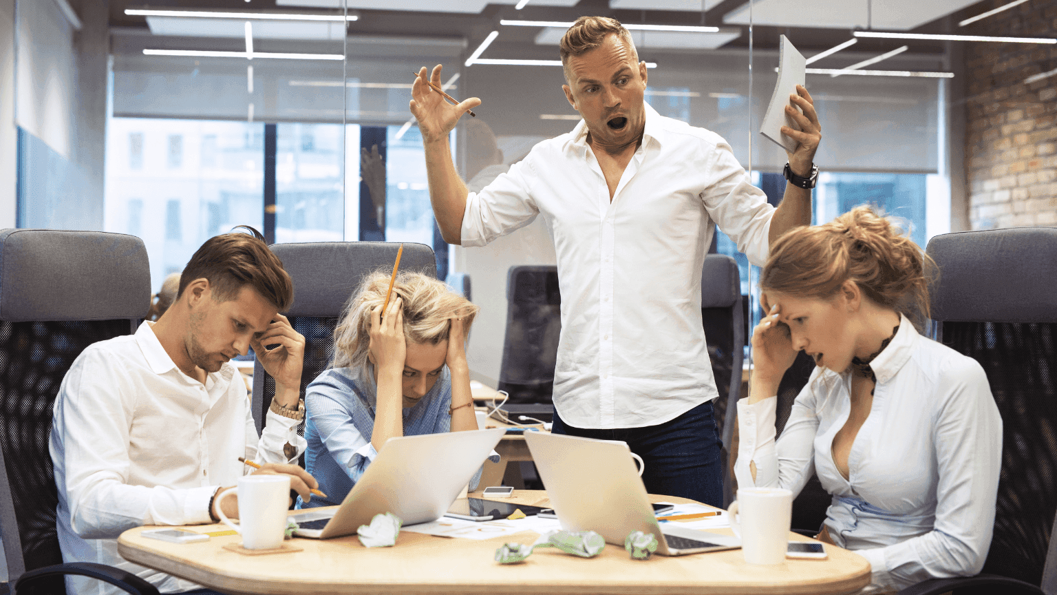 Mobbing a zdrowie psychiczne – depresja, wypalenie i Quiet Quitting